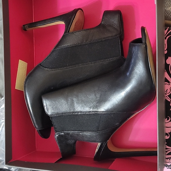 Vince Camuto Black Peep Toe Heels - Picture 3 of 6